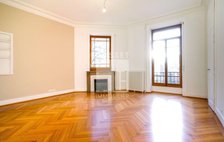 Bel objet d'environ 171m2 situé au 1er étage, en plein coeur du Quartier de Champel et proche de toutes les commodités.