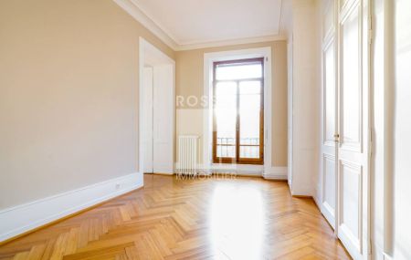 Bel objet d'environ 171m2 situé au 1er étage, en plein coeur du Quartier de Champel et proche de toutes les commodités.