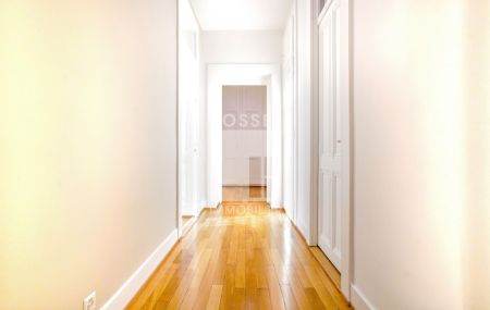 Bel objet d'environ 171m2 situé au 1er étage, en plein coeur du Quartier de Champel et proche de toutes les commodités.