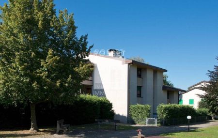 Appartement de 4 pièces au rez en campagne Genevoise se composant de la manière suivante :