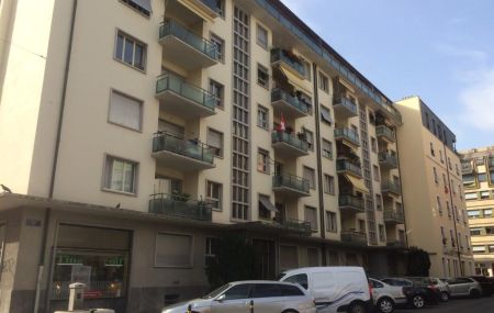 Bel appartement de 4 pièces au dernier étage. 57m2 environ.