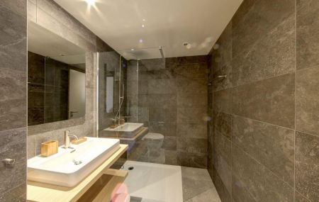 RÉSIDENCE MEUBLÉE "PETITE COUR" STUDIOS AVEC SERVICES HÔTELIER