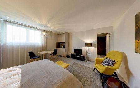 RÉSIDENCE MEUBLÉE "PETITE COUR" STUDIOS AVEC SERVICES HÔTELIER