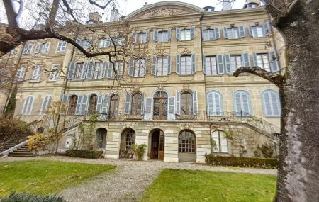 Belle chambre mansardée, idéal pour étudiants ou comme pied-à-terre, avec vue dégagée.