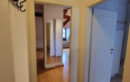 Belle chambre mansardée, idéal pour étudiants ou comme pied-à-terre, avec vue dégagée.