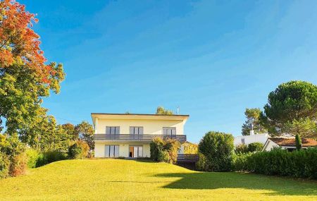 Anières : Propriété au bord du lac avec plage privée