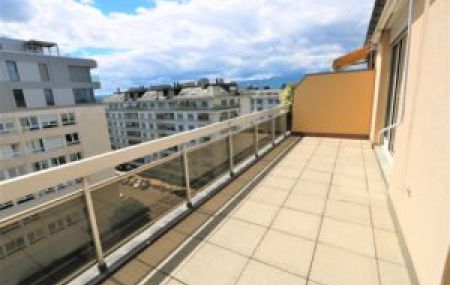 Appartement duplex en attique de 4,5 pièces avec terrasse et balcon à Champel
