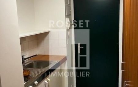 Studio environ 21 m2 au 5ème étage