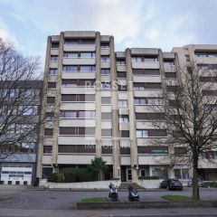 Appartement de 4 pièces au 2ème étage dans un immeuble avec ascenseur.