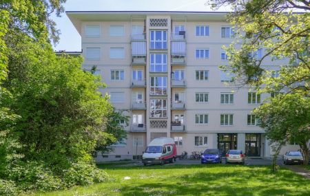 Bel appartement rénové de 3 pièces au 3ème étage.