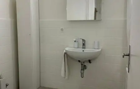 Charmant 2 pièces situé à la perle de lac : Visite le mercredi 15 avril 2026 à 18h00. Inscription par e-mail auprès du locataire.