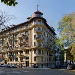 Dans un immeuble ancien avec cachet, proche des commerces, écoles, transports en communs.  Nous disposons d'un appartement de 2 pièces au 3ème étage, celui-ci se compose comme d'un hall, d'une cuisine agencée, d'une pièce à vivre avec balcon, alcôve et d'