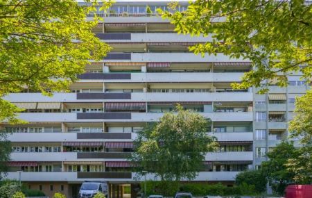 Appartement de 2 pièces avec balcon au 5ème étage, 34 m2 environ.