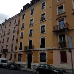 Bel appartement de 3 pièces au rez-de-chaussée de 68 m2 environ.