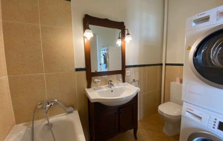 Appartement de 5 pièces avec balcons proche des organisations internationales