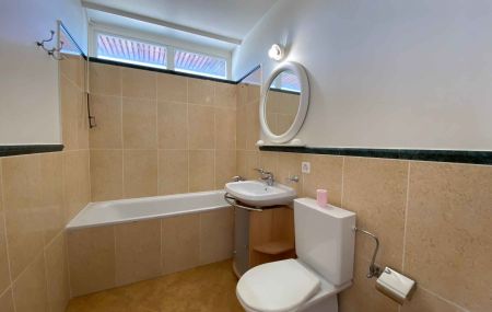 Appartement de 5 pièces avec balcons proche des organisations internationales