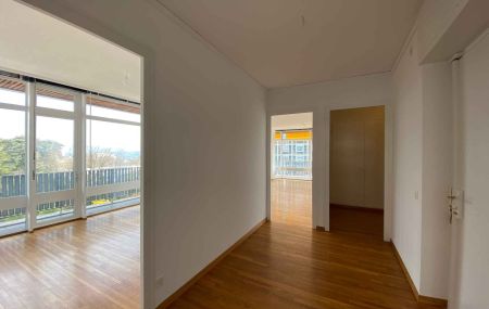 Appartement de 5 pièces avec balcons proche des organisations internationales