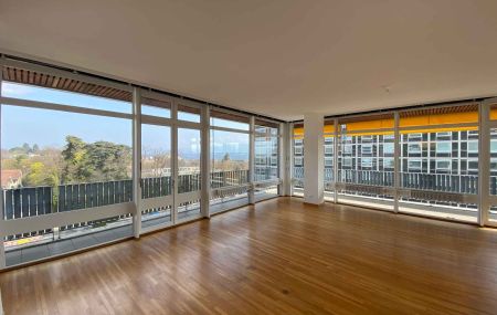 Appartement de 5 pièces avec balcons proche des organisations internationales