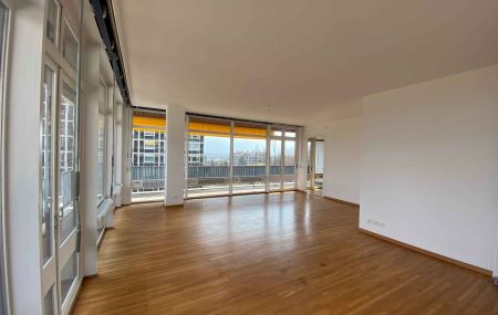 Appartement de 5 pièces avec balcons proche des organisations internationales