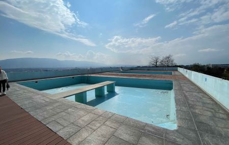 Appartement de 5 pièces avec balcons proche des organisations internationales