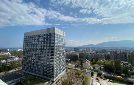 Appartement de 5 pièces avec balcons proche des organisations internationales