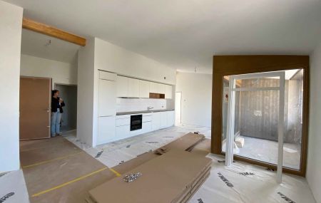 Appartement de 5 pièces avec loggia au dernier étage dans immeuble neuf à Bernex