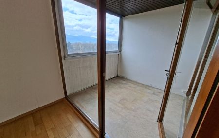 Appartement de 4 pièces avec loggia au Lignon