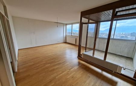 Appartement de 4 pièces avec loggia au Lignon