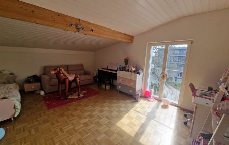 Bel appartement de 5 pièces spacieux en duplex avec un balcon