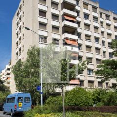 Appartement de 5 pièces au 6ème étage dans un immeuble avec ascenseur.