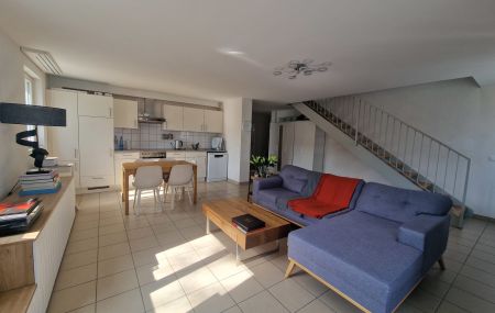 Bel appartement de 5 pièces spacieux en duplex avec un balcon