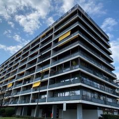 Appartement de 5 pièces avec balcons proche des organisations internationales
