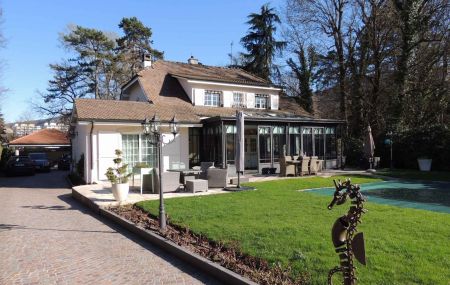 Magnifique villa individuelle avec piscine à Thônex Villette