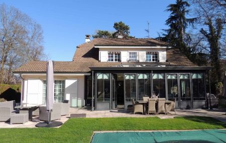 Magnifique villa individuelle avec piscine à Thônex Villette