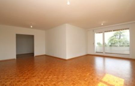 Appartement de 6,5 pièces avec 2 loggias à Versoix