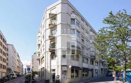Appartement de 4 pièces au 3ème étage, n° 31 d'environ 81 m2 avec balcon.