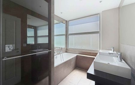 Appartement de 7 pièces avec balcons quartier Hôpital