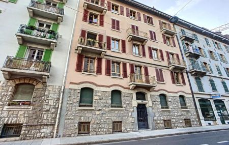 Bel appartement traversant de 3 pièces au 3ème étage.