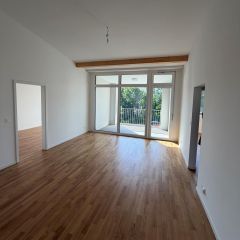 Qui se composent de :   - Hall d'entreé donnant sur le séjour  - Cuisine agencée et équipée  - Salle de bain avec WC  - WC visiteurs - 3 à 4 chambres  - loggia