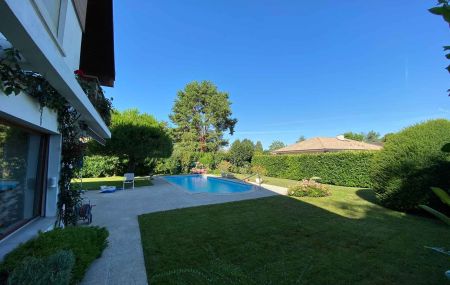 Villa individuelle de 7 pièces avec piscine à Vésenaz
