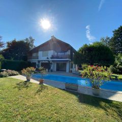 Villa individuelle de 7 pièces avec piscine à Vésenaz