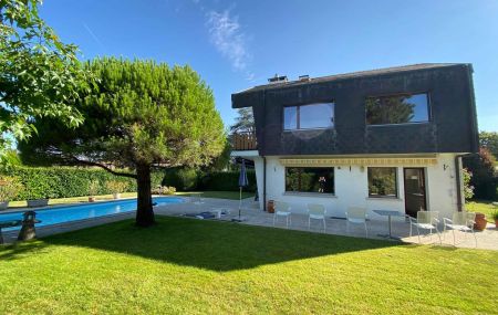 Villa individuelle de 7 pièces avec piscine à Vésenaz