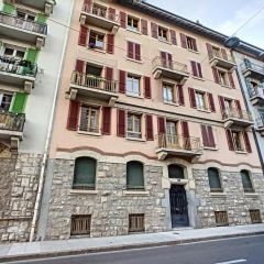 Bel appartement traversant de 3 pièces au 3ème étage.